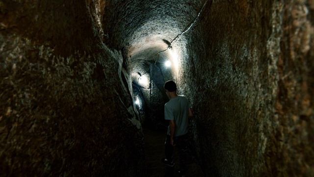 Как за 23 года армянин превратил погреб в пещеру глубиной в 9 этажный дом смотреть онлайн