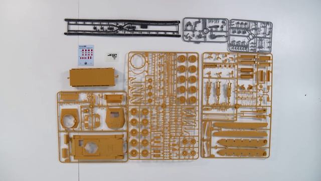 Сборная модель английского танка Mk.IV Crusader Mk.III Cruiser . Распаковка смотреть онлайн