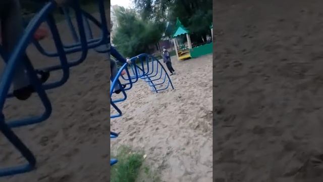 Девочка сделала сальто ШОГГГГГ!!!! смотреть онлайн