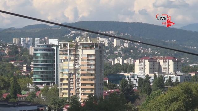 Панорама Сочи. Вид с высоты: улицы, торговые центры, дома, жд вокзал, горы. смотреть онлайн