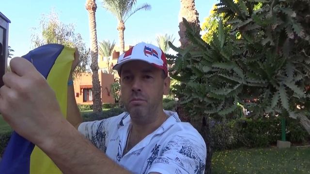 Русский Андрей целует флаг УКРАИНЫ!!! смотреть онлайн