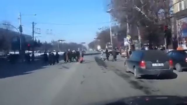 Самолёт упал на площади Stefan Cel Mare смотреть онлайн