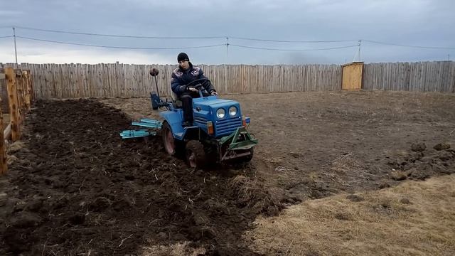Пашем участок на кмз 010 смотреть онлайн