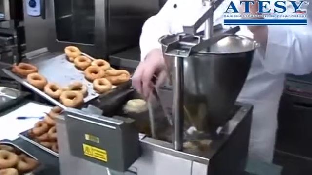 Дозирование теста для пончиков с помощью ATESY Гольфстрим-1/1М-2 смотреть онлайн