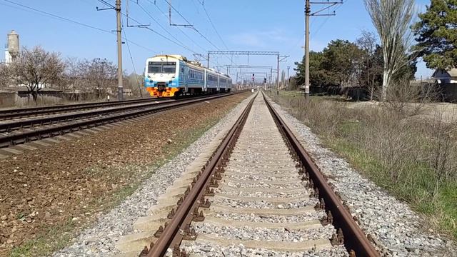 КЖД ЭД4М 0495 едет с Евпатория-ЖД вокзал смотреть онлайн