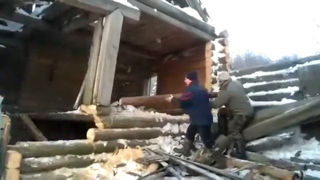 Чуть не прибило избой!!! смотреть онлайн