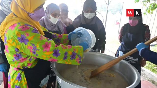 Sentuhan kasih Datin Seri Shamsiah Md Yassin pada bubur lambuk Tok Dan untuk warga Putrajaya смотреть онлайн