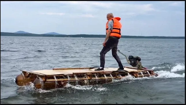 На пивных кегах с мотором болотоходом смотреть онлайн