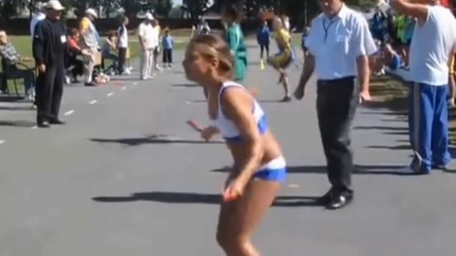 Заводная девочка побила мировой рекорд по скакалке / слишком сильно завели ?️ смотреть онлайн