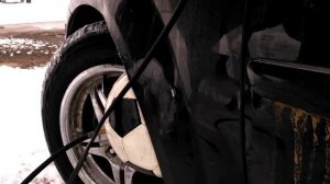 Как выправить помятое крыло автомобиля при помощи футбольного мяча.