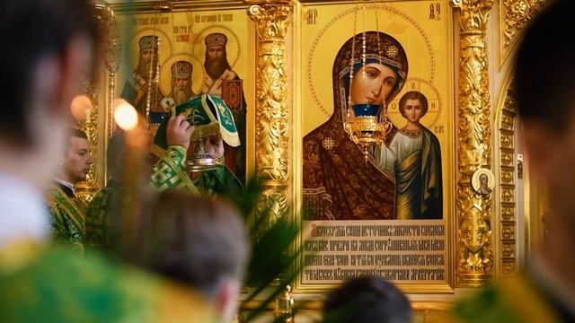 Митрополит Феофан совершил Литургию в Духосошественском храме Казани смотреть онлайн