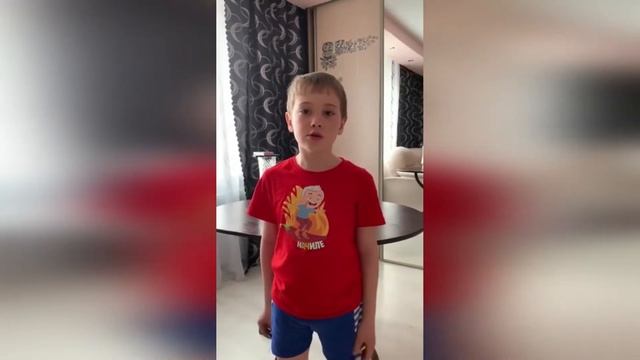Стихотворение Ю. Мориц "Ёжик вышел на дорогу" читает Миша Самсонов смотреть онлайн