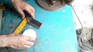 как найти центр круга с помощью угольника и линейки!?