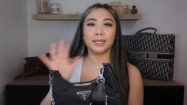 PRADA RE-EDITION 2005 NYLON BAG | WHAT’S IN MY BAG + REVIEW 2020 смотреть онлайн