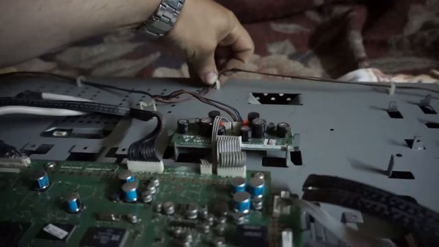 тот момент когда ремонт телевизора не рентабелен и лучше купить новый... на примере philips 32PF533 смотреть онлайн