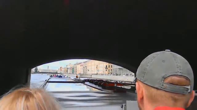 На кораблике по рекам и каналам Петербурга смотреть онлайн