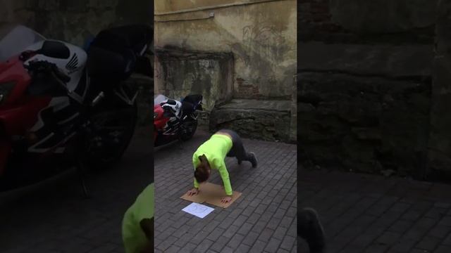 Берпи во время работы) 90 секунд на асфальте смотреть онлайн
