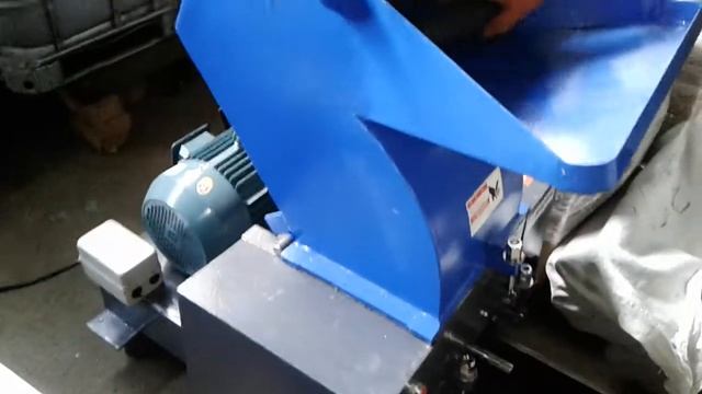 Дробилка для полимеров (пластмассы) LH-300 смотреть онлайн