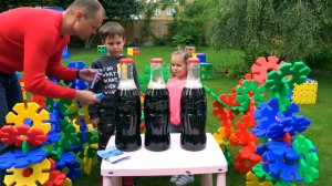 Все в Coca Cola 30 л VS Mentos Вася из конструктора Купаемся в Коле и Катя плаче
