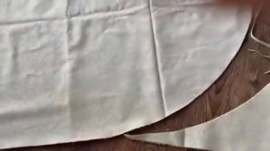 Интересный и легкий способ обработки края кружевом.