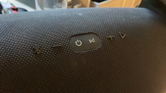 JBL Boombox does not switch on / hack смотреть онлайн