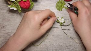 Кустик клубники. Классно и оригинально. Обязательно свяжите. МК крючком. Часть IІ