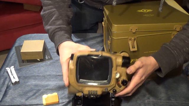 Unboxing Pipboy 3000 Delux Blue Tooth Edition. смотреть онлайн