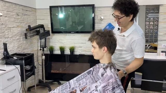 Модная мужская стрижка лезвием , разные техники текстурирования смотреть онлайн