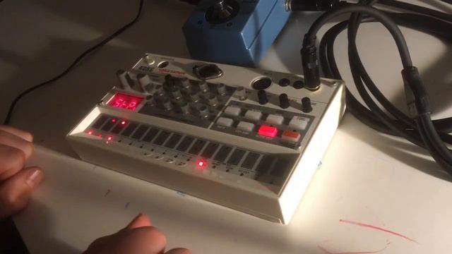 even mind - tripping dolphins (KORG Volca Sample) смотреть онлайн