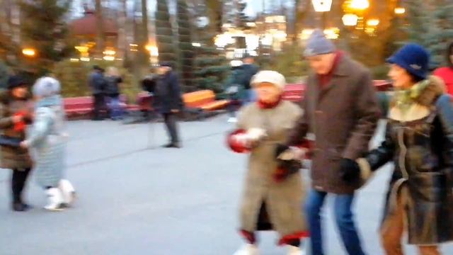 Белая черёмуха Танцы в парке Горького Харьков Декабрь 2021 смотреть онлайн