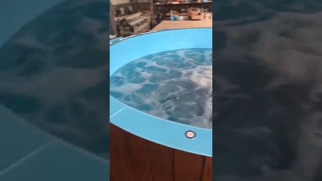 купель(джакузи) пластиковая Plazar обшитая лиственницей смотреть онлайн
