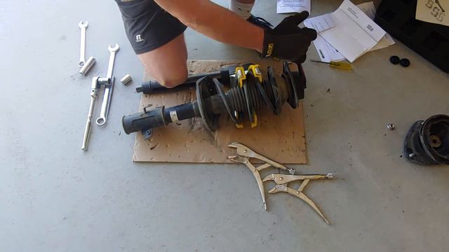 Using the Eastwood MacPherson Strut and Coil Spring Compressor смотреть онлайн