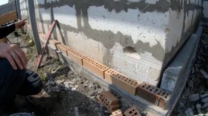 Кладка облицовочного кирпича. Первый ряд.