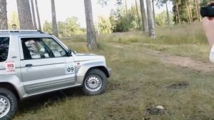 mitsubishi pajero junior в опасной близости к сходу