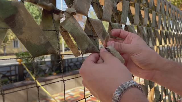 Сила в единстве! Плетем маскировочные сети смотреть онлайн