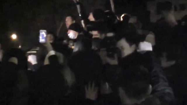 В Полтаве свалили памятник Ленину смотреть онлайн