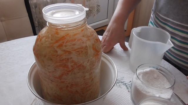 Квашеная капуста. Вкусная,хрустящая. Простой рецепт. смотреть онлайн