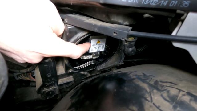 Mercedes-Benz C Class W204 Headlight Bulb Replacement смотреть онлайн