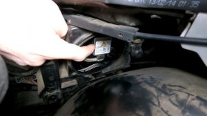 Mercedes-Benz C Class W204 Headlight Bulb Replacement