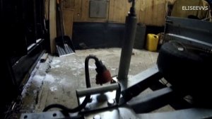 выравниваю по горизонтали легковой прицеп ЭКСПЕДИЦИЯ УНИВЕРСАЛ относительно тягача РЕНО ДАСТЕР