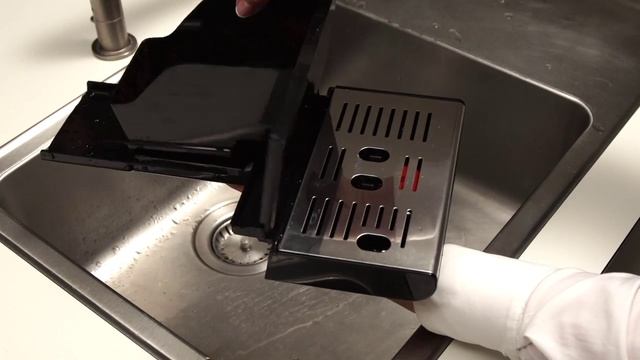 How to Clean the Drip and Condensate Trays of Your De'Longhi Autentica ETAM 29.510.SB смотреть онлайн