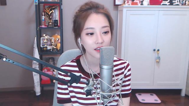 Фэн Тимо-кавер 《привязаться》 冯提莫翻唱依恋 смотреть онлайн