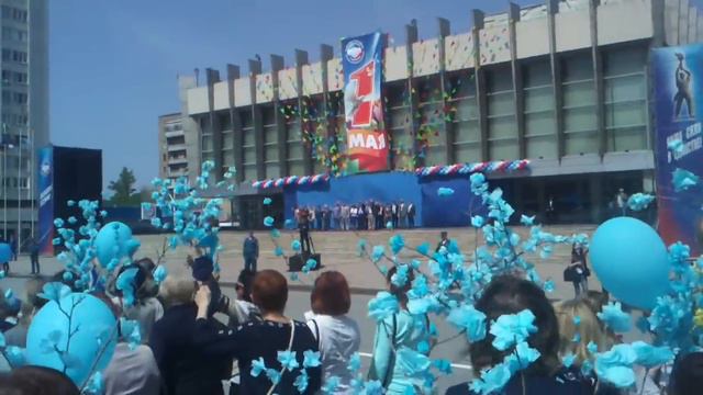 Парад 1-го Мая в Луганске смотреть онлайн