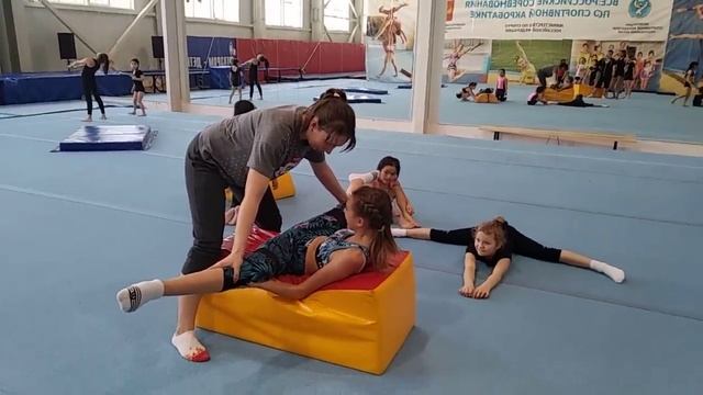 Поперечный шпагат. Растяжка смотреть онлайн