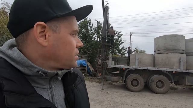 Строим современную дачу. 11 день стройки. Обратная засыпка фундамента и септик. смотреть онлайн