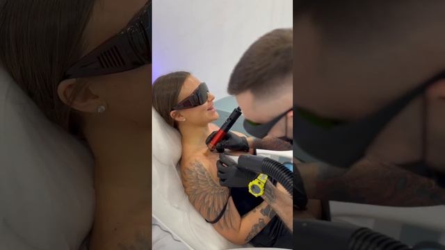 Удаляем звезды с груди ⭐️ смотреть онлайн