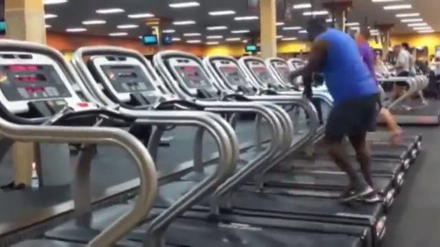 Танцы на беговой дорожке смотреть онлайн