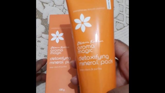 Blossom Kochhar Aroma Magic DETOXIFYING MINERAL PACK