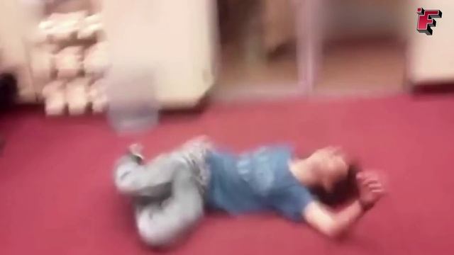 Смешные видео в качалке(спортзале) ч.2 смотреть онлайн