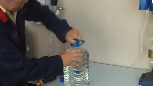 Закрутчик пятилитровых бутылей смотреть онлайн